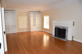 910 E Maple Ave in Orange, CA - Building Photo - Building Photo