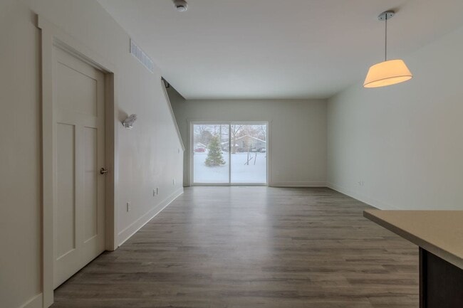 1502 Simsbury St in Traverse City, MI - Foto de edificio - Building Photo