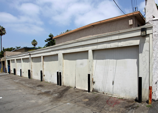 134 E. Wakefield in Anaheim, CA - Building Photo - Building Photo