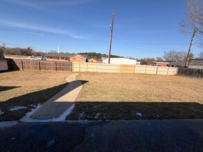 111 Crestview St in Chandler, TX - Building Photo - Building Photo