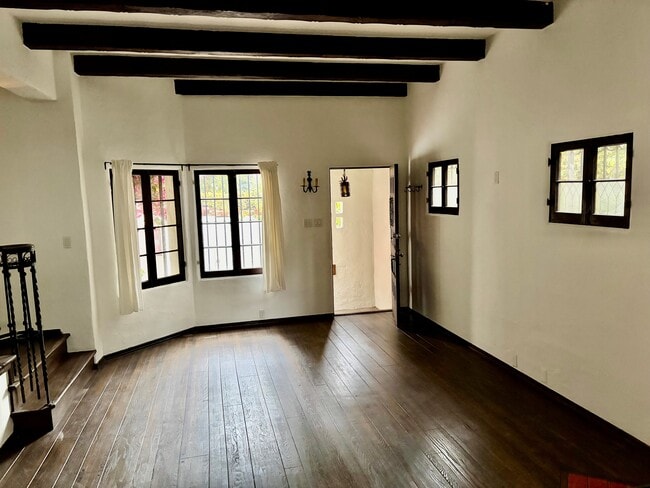 1519 N Hayworth Ave, Unit 1519 Hayworth in Los Angeles, CA - Building Photo - Building Photo