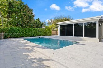 7750 SW 16th St in Miami, FL - Building Photo - Building Photo