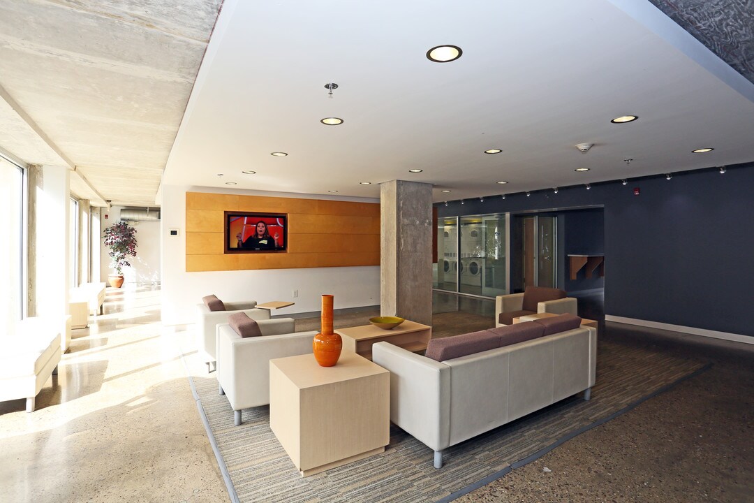 Apartments @ 1220 Photo