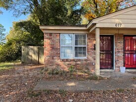 677 N Holmes St in Memphis, TN - Building Photo
