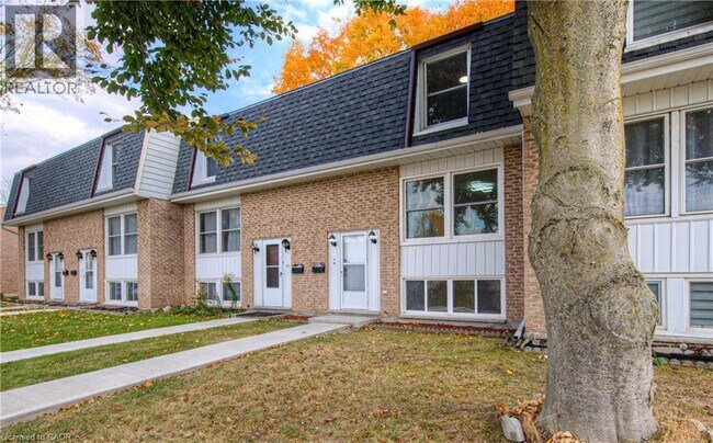 206 Green Valley Dr in Kitchener, ON - Building Photo - Building Photo