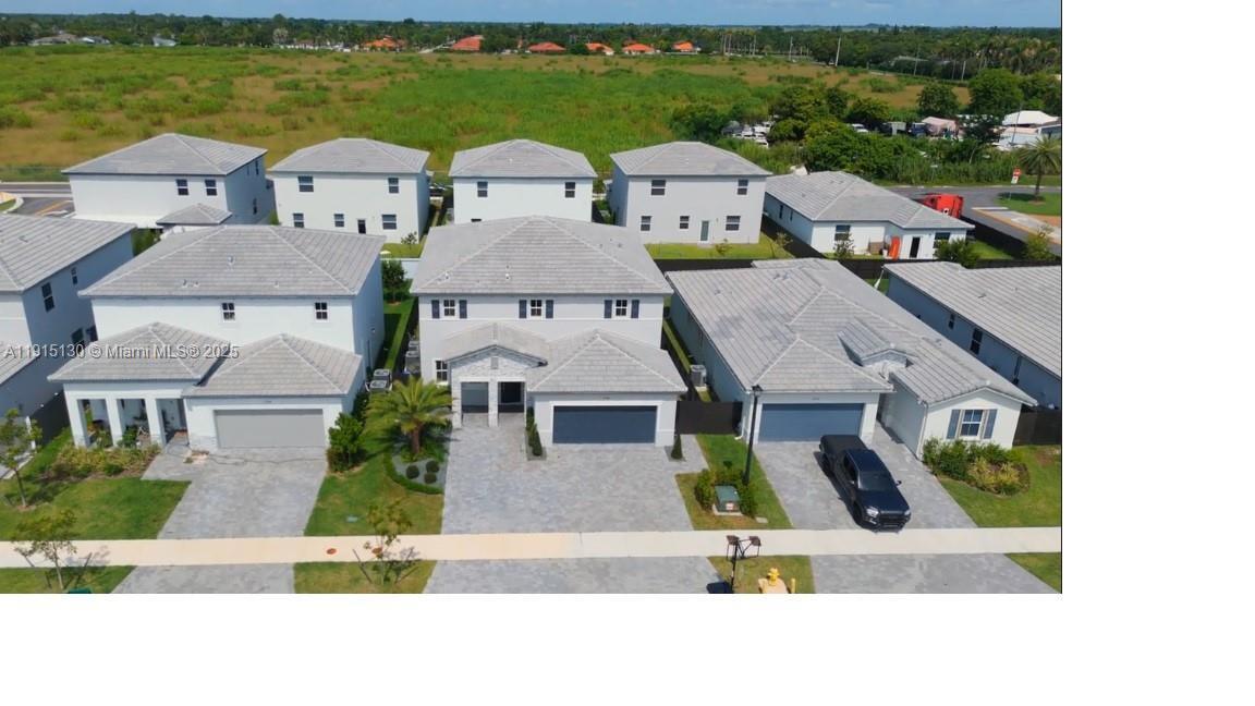 16144 SW 148th Pl in Miami, FL - Foto de edificio