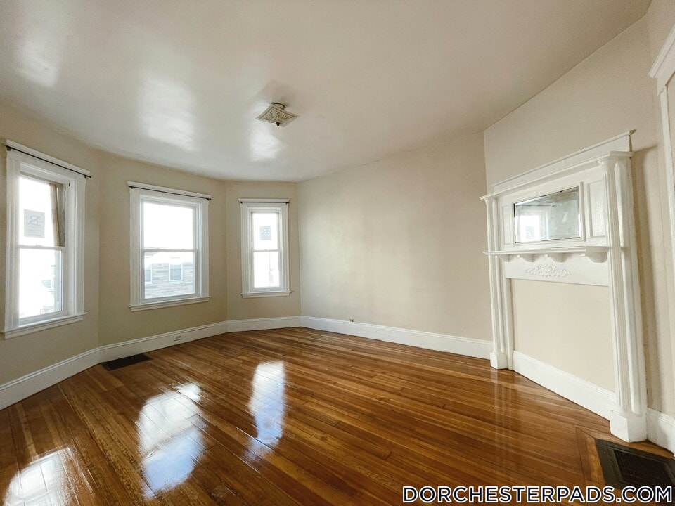 6 Taft St in Boston, MA - Building Photo