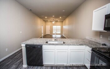 2102 Langford Ave, Unit B in Lubbock, TX - Foto de edificio - Building Photo