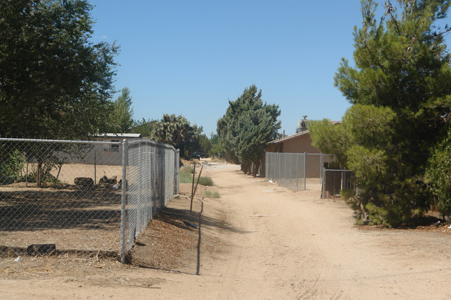 15599 Orange St in Hesperia, CA - Building Photo - Building Photo