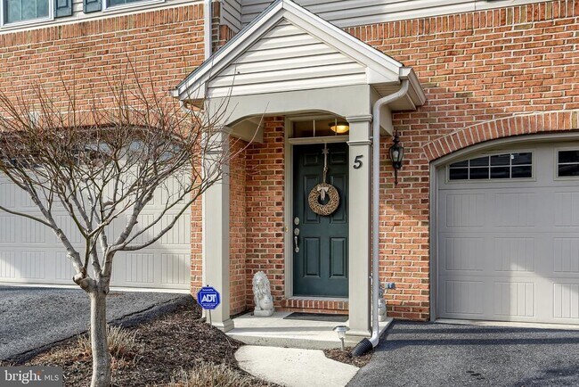 5 Vista Cir in Lemoyne, PA - Building Photo - Building Photo