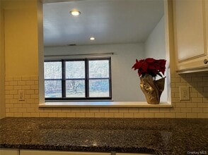 67 Bailey Ct in Middle Island, NY - Building Photo - Building Photo