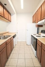 530 Dukeway Dr in Universal City, TX - Building Photo - Building Photo