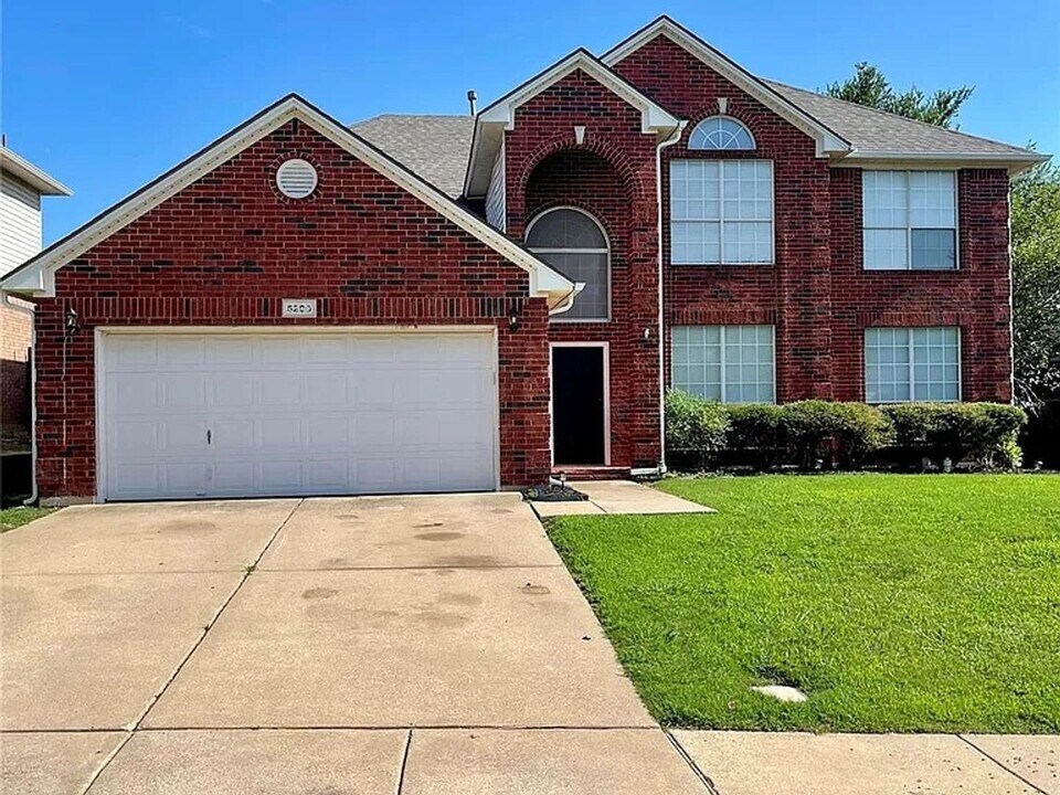5200 St Croix Ln in Fort Worth, TX - Building Photo