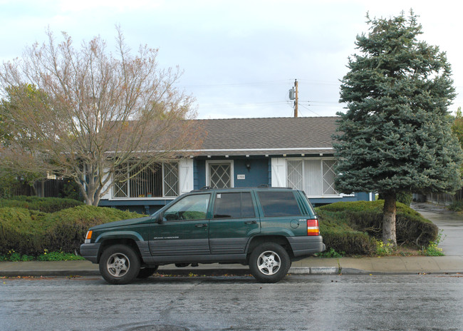 1900-1910 Marich Way in Mountain View, CA - Building Photo - Building Photo