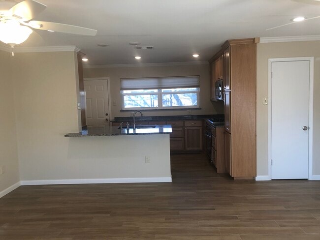 1205 Fairfield St in Irving, TX - Building Photo - Building Photo