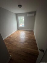 980 Hancock Ave, Unit 2L in Bridgeport, CT - Building Photo