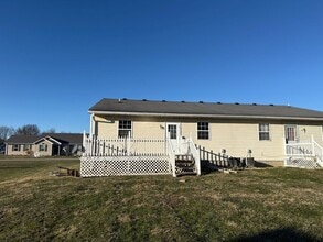 102 Woebegona Way in Hodgenville, KY - Building Photo - Building Photo