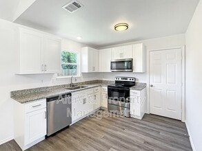 437 S Cleburne Whitney Rd in Rio Vista, TX - Building Photo - Building Photo