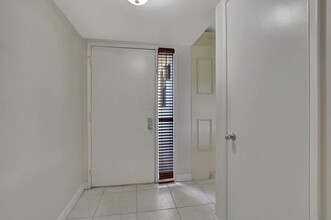 5901 Camino Del Sol in Boca Raton, FL - Building Photo - Building Photo