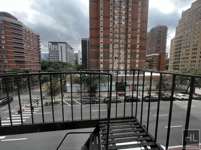 SECOND AVENUE, Unit 5A in New York, NY - Foto de edificio - Building Photo