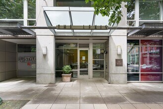 1125 NW 9th Ave in Portland, OR - Building Photo - Building Photo