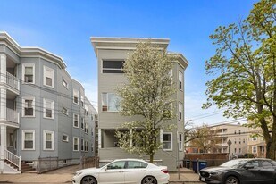 5 Magnus Ave, Unit 2 in Somerville, MA - Building Photo