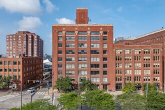 Bridgeview Apartments in Cleveland, OH - Foto de edificio - Building Photo