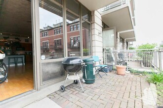 1000 N Kingsbury St, Unit 106 in Chicago, IL - Building Photo - Building Photo