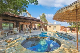 1088 Pondview Dr in Cedar Hill, TX - Building Photo - Building Photo