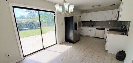 6304 Eastwood Ln in Jacksonville, FL - Building Photo - Building Photo