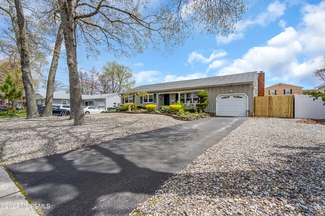 16 Mary Ann Dr in Brick, NJ - Building Photo - Building Photo