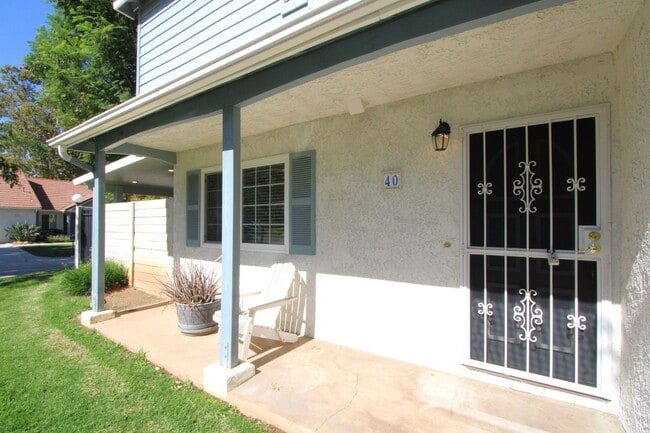 40 Dearborn Cir in Redlands, CA - Building Photo - Building Photo