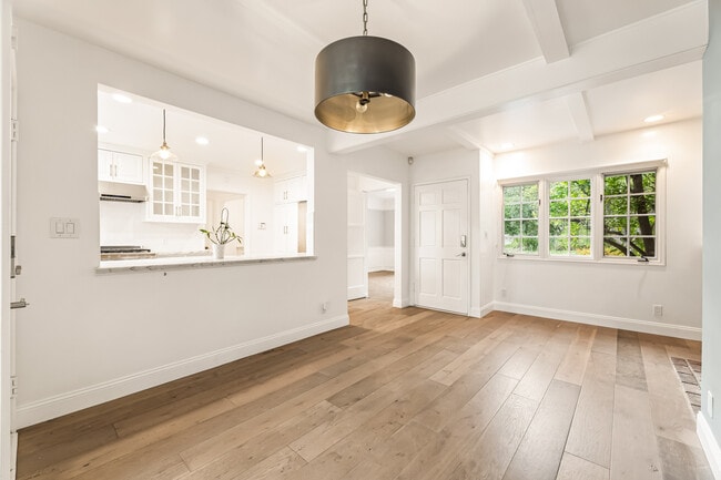 2450 Hermosita Dr in Glendale, CA - Building Photo - Building Photo