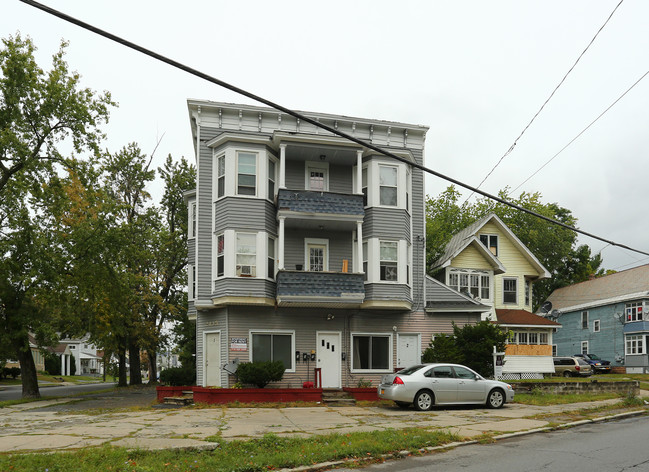 2435 Guilderland Ave in Schenectady, NY - Building Photo - Building Photo