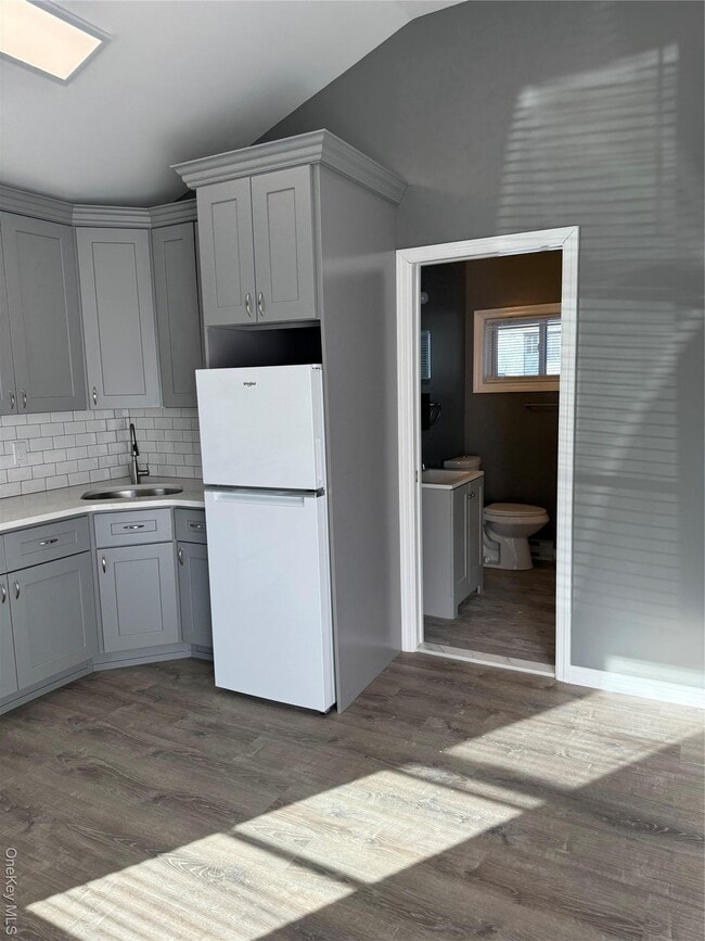 21 Collegeview Ave in Arlington, NY - Building Photo - Building Photo