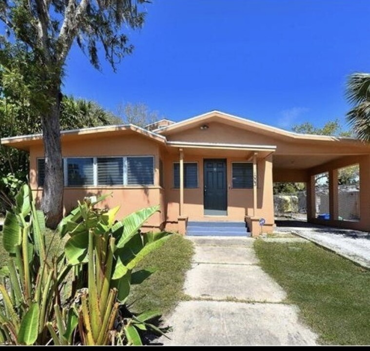 1003 Patterson Dr, Unit A in Sarasota, FL - Foto de edificio