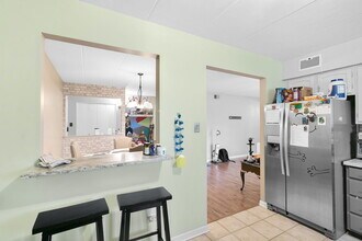 11045 Theresa Cir in Palos Hills, IL - Building Photo - Building Photo