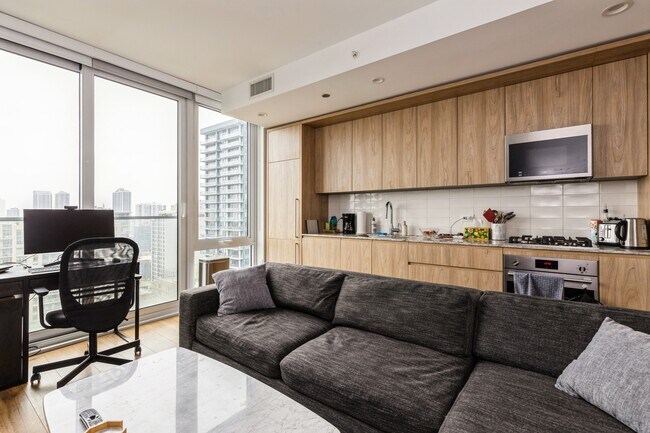 228 W Hill St in Chicago, IL - Building Photo - Building Photo
