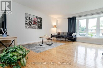 24 Gentry Crescent in Richmond Hill, ON - Building Photo - Building Photo