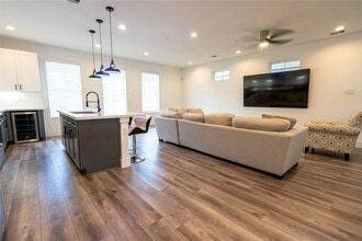 2056 Johanna Dr in Houston, TX - Building Photo - Building Photo