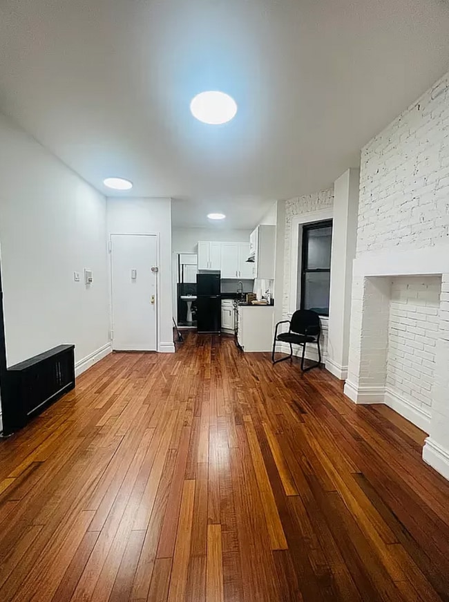 241 W 11th St, Unit 2B in New York, NY - Building Photo - Building Photo
