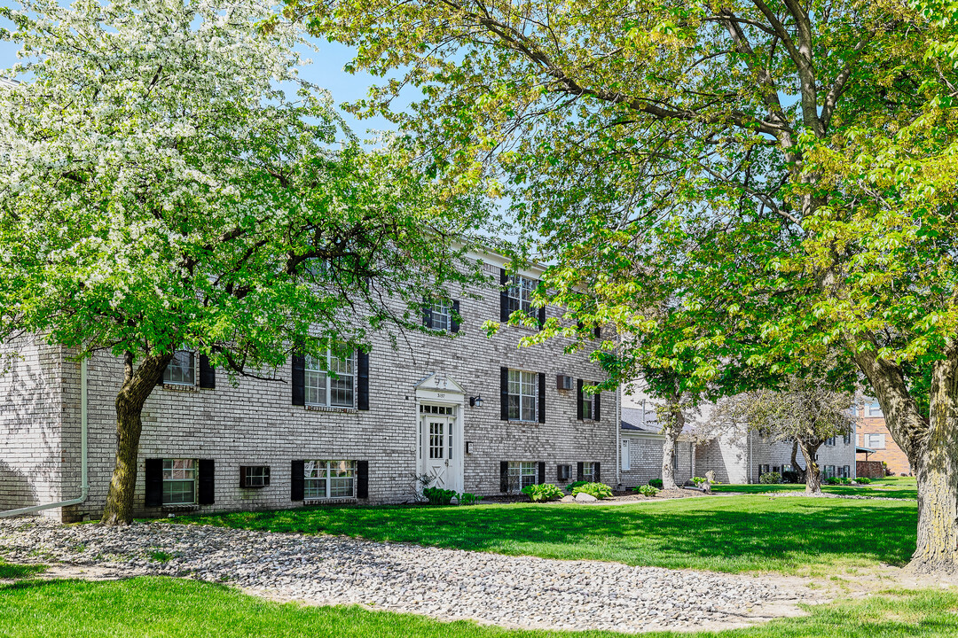 Glanzman Village in Toledo, OH - Building Photo