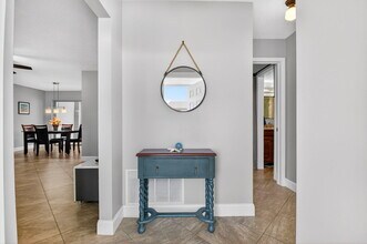 18 Colonial Club Dr in Boynton Beach, FL - Foto de edificio - Building Photo