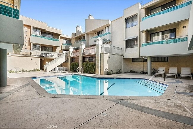 19009 Sherman Way in Reseda, CA - Building Photo - Building Photo