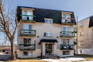 402 Copernic Av in Laval, QC - Building Photo