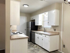660 Oak St in Burleson, TX - Building Photo - Building Photo