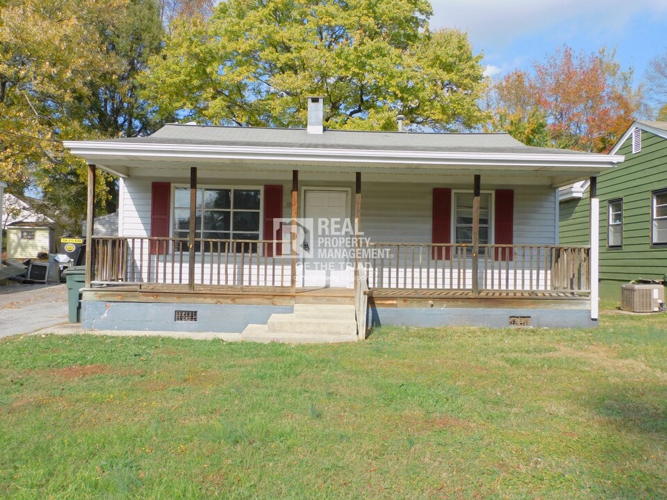 1704 Trogdon St in Greensboro, NC - Building Photo