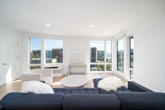 8621 River Rd in North Bergen, NJ - Foto de edificio - Building Photo