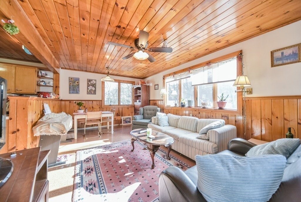 92 Wallingford Rd, Unit 1 in Boston, MA - Building Photo