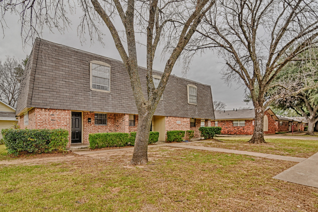 Richland Corners in Richland Hills, TX - Foto de edificio